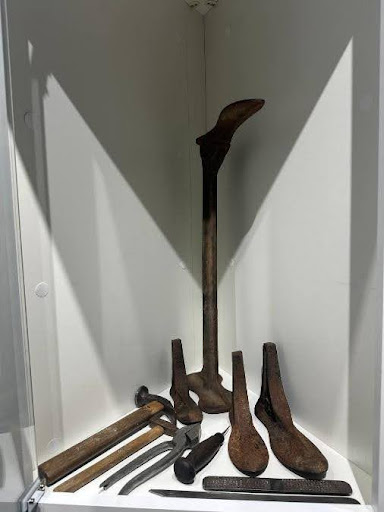 Шевський інструмент належав шевцеві з Балти Янкелю Крис.