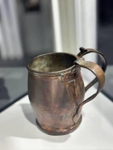 Кухоль з двома ручками