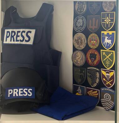 Каска та бронежилет американського режисера